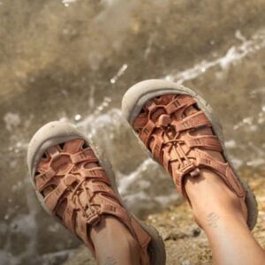 Keen gray and pink sandals 8.5